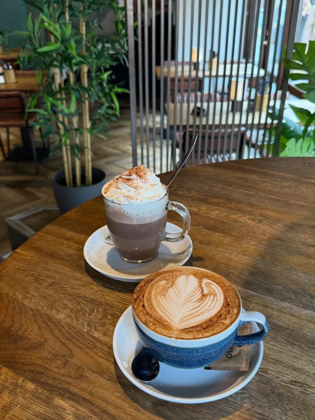 Grå mandag? 
En varm kop hygge hos Café Kræz ✨ Kom ind og få varmen med en kaffe eller kakao☕

#CaféKræz #OdenseCafe #VisitOdense
#KaffeTid #KakaoHygge #CoffeeLovers 
#MandagsHygge