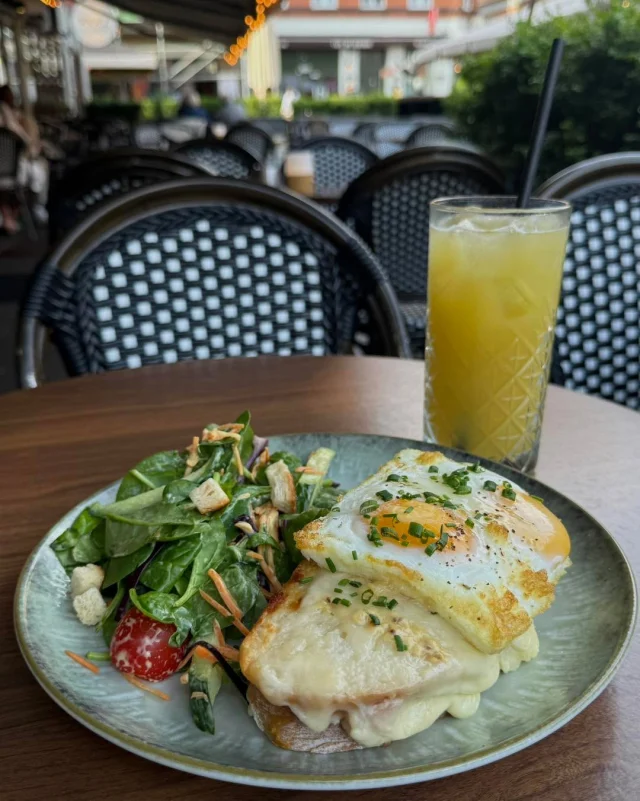 Sprød, cremet og med spejlæg på toppen – Croque Madame🥪🍳

#CaféKræz #CroqueMadame #Mandag #FoodVibes